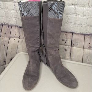 New boots never worn Tsubo Grey suede boots